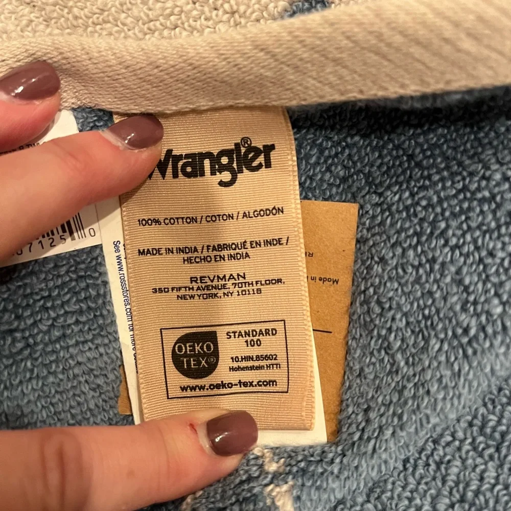 Set of 2 Wrangler Blue and Cream Bath Towels